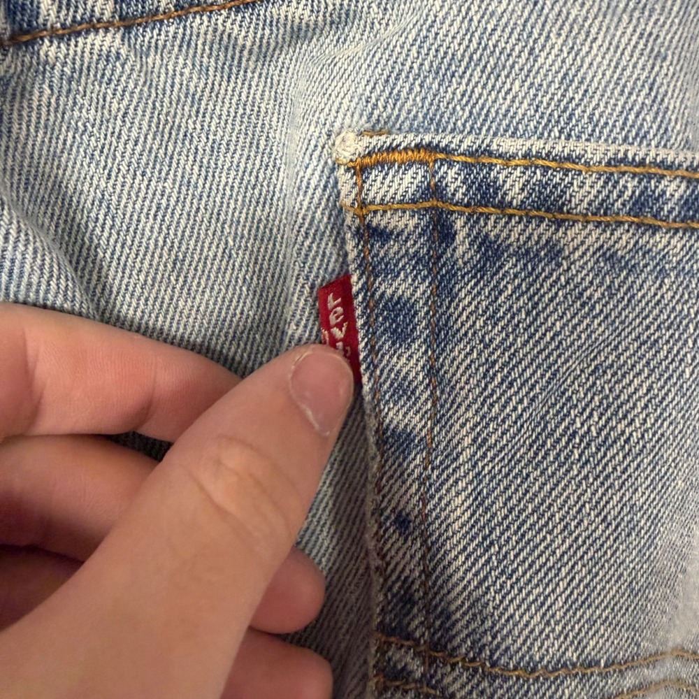 Vintage Levis 550 Relaxed Fit Light Wash Blue Denim Jeans Mens 39x28.5 - Picture 2 of 7
